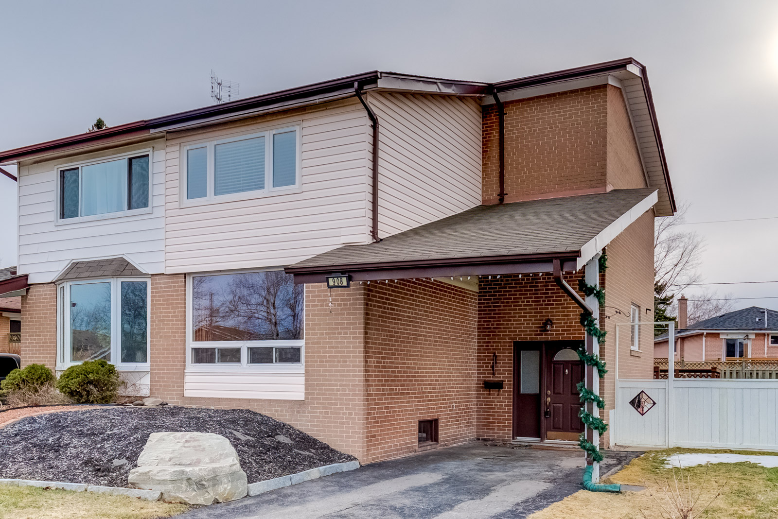 SOLD OVER ASKING – 908 Modlin Rd, Pickering