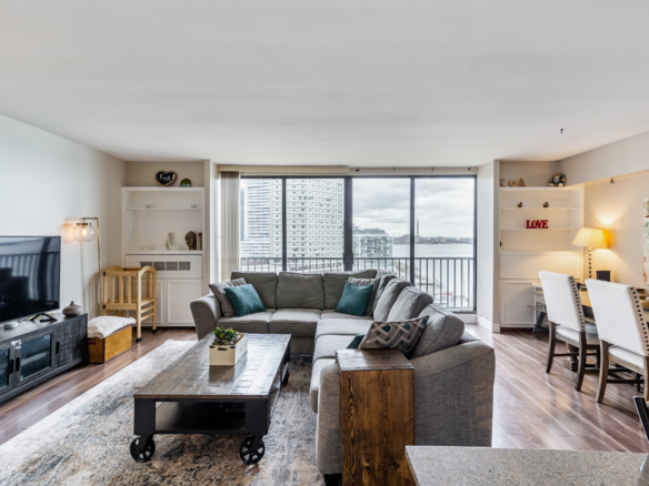 SOLD – Two Storey Waterfront Condo Downtown Toronto: 1404-33 Harbour Square