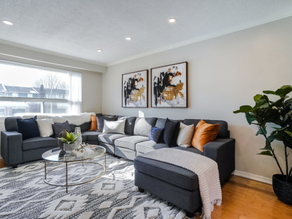 SOLD – 42-1055 Shawnmarr Rd, Mississauga