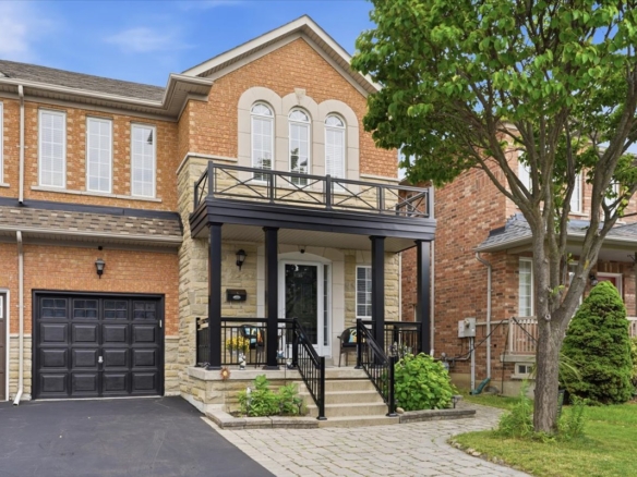 42 Dylan St, Vaughan