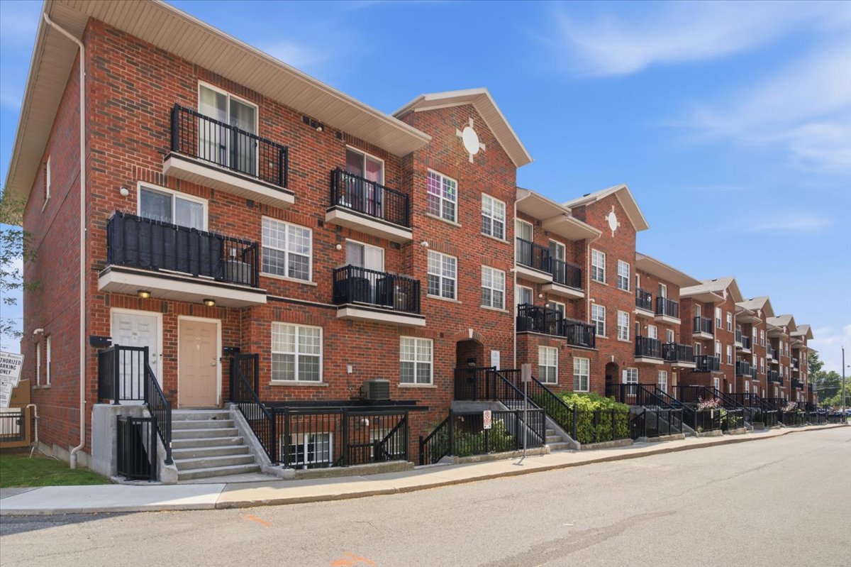 201-25 Strangford Lane, Toronto