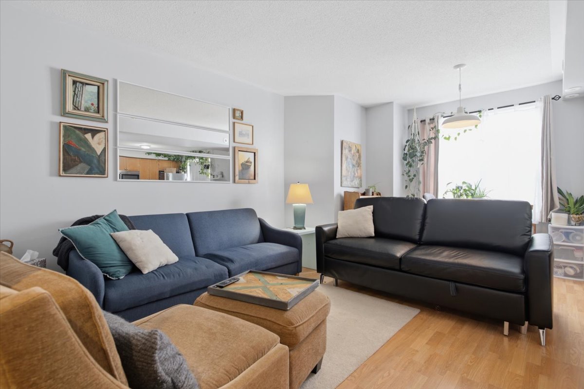 201-25 Strangford Lane, Toronto