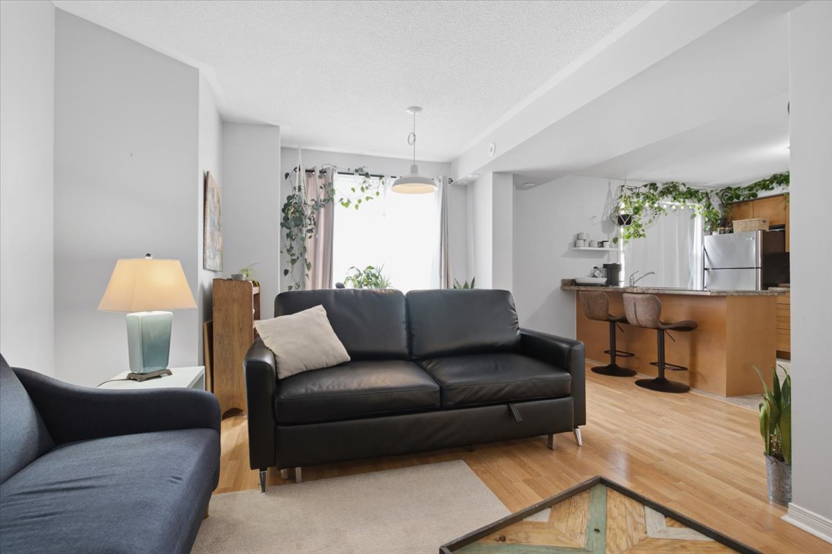 201-25 Strangford Lane, Toronto