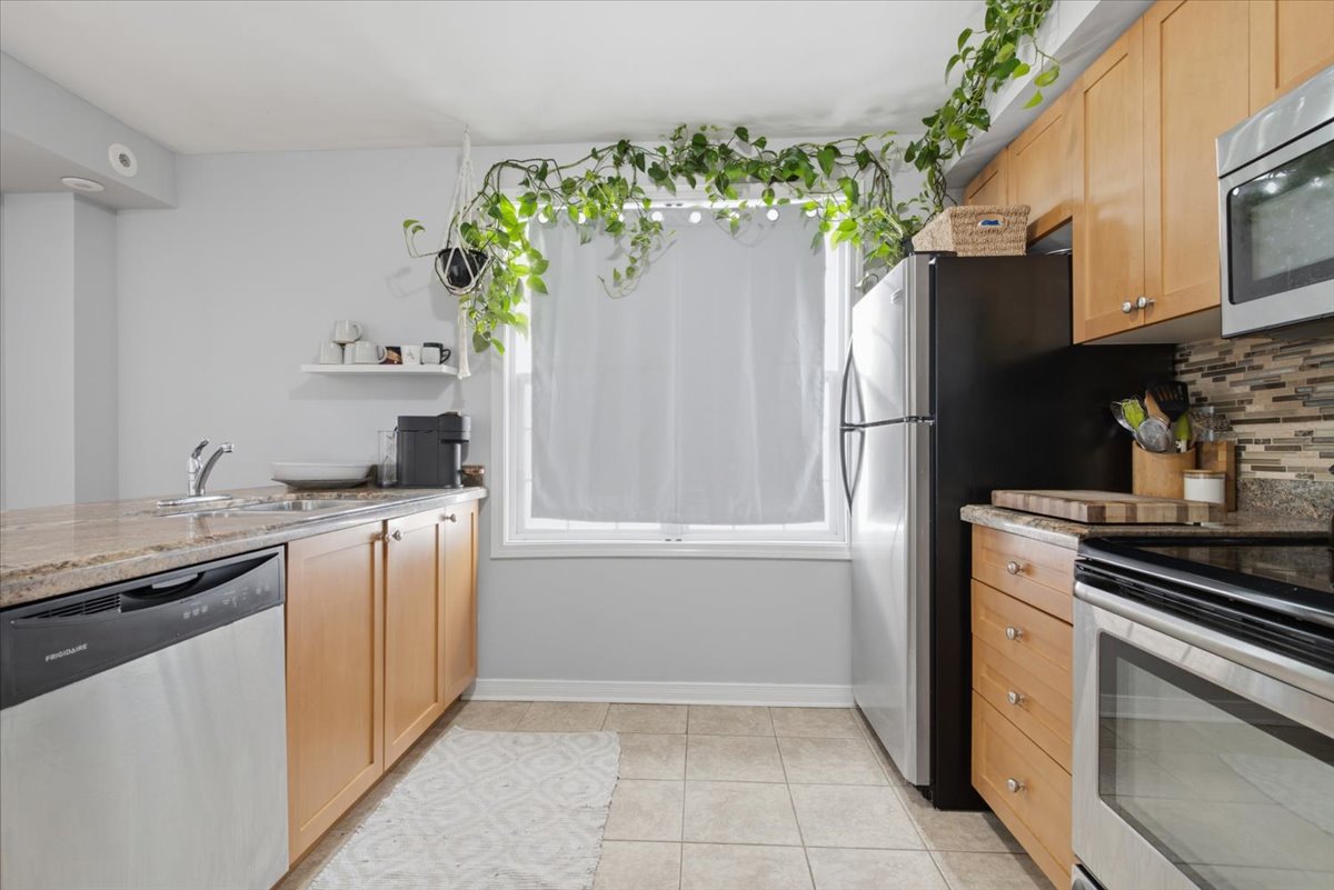 201-25 Strangford Lane, Toronto