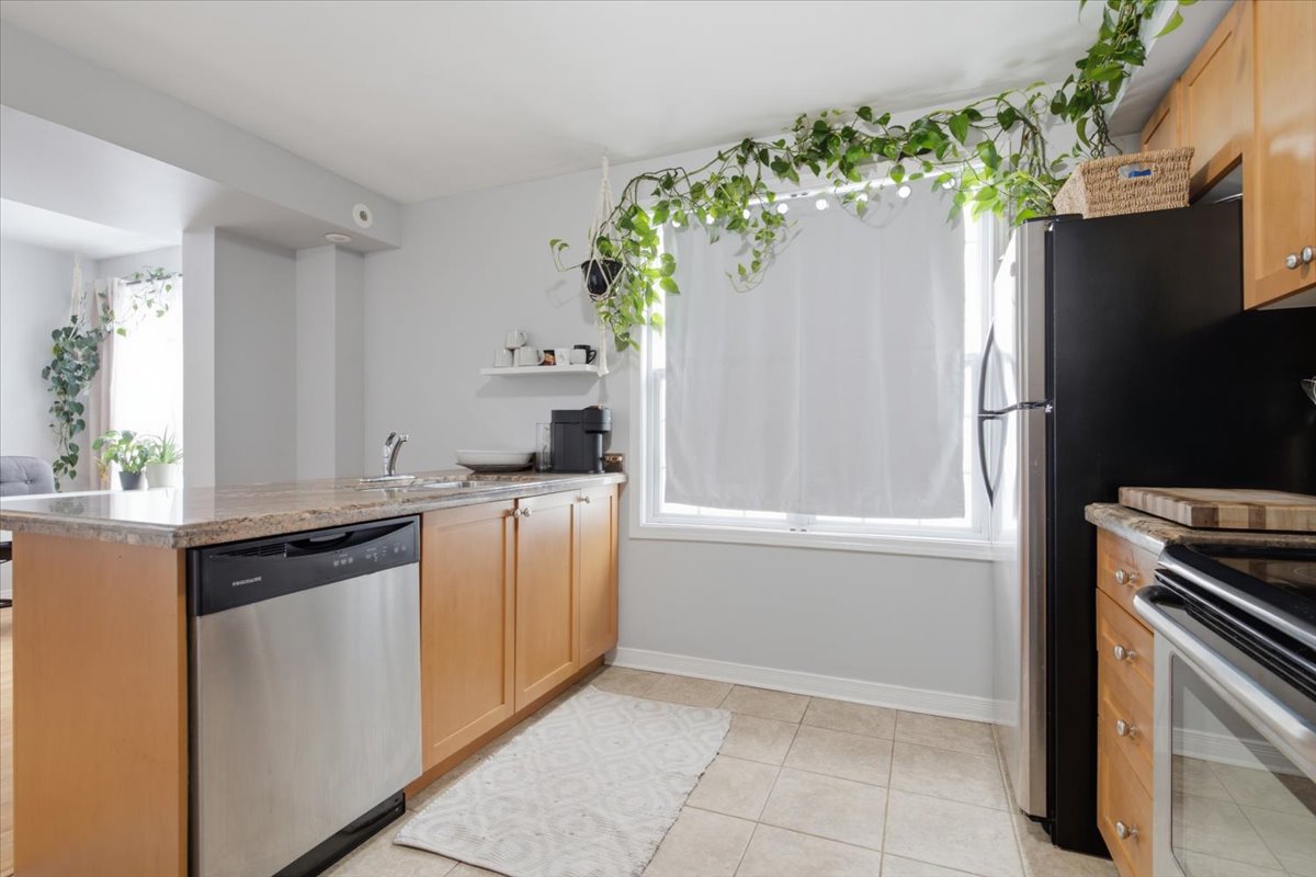 201-25 Strangford Lane, Toronto