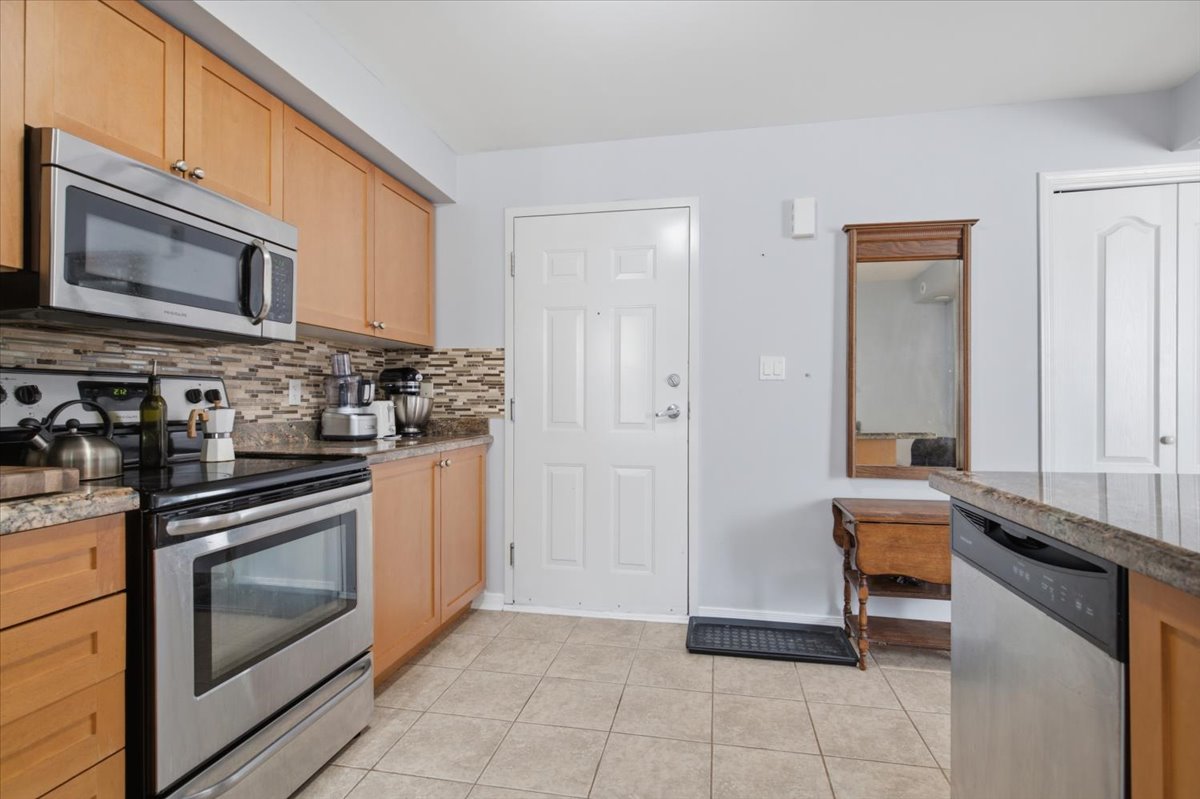 201-25 Strangford Lane, Toronto