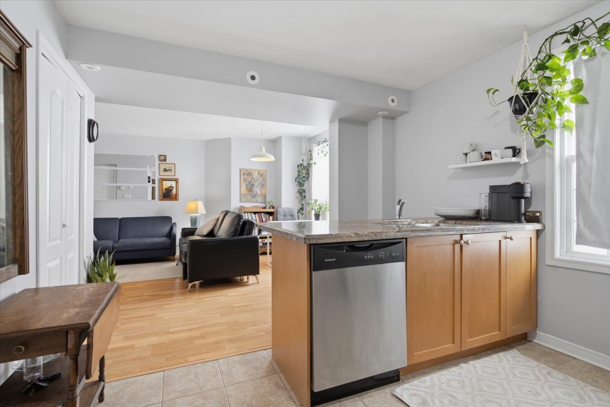 201-25 Strangford Lane, Toronto