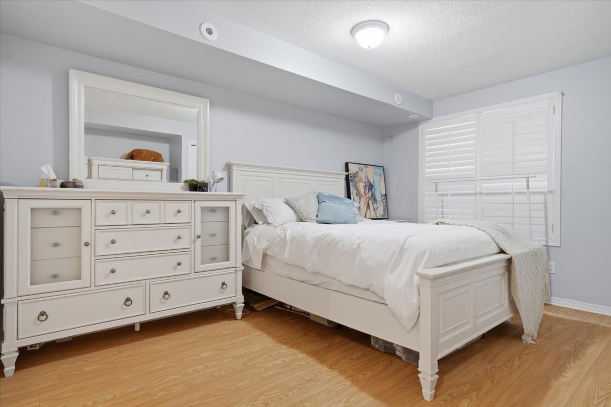 201-25 Strangford Lane, Toronto