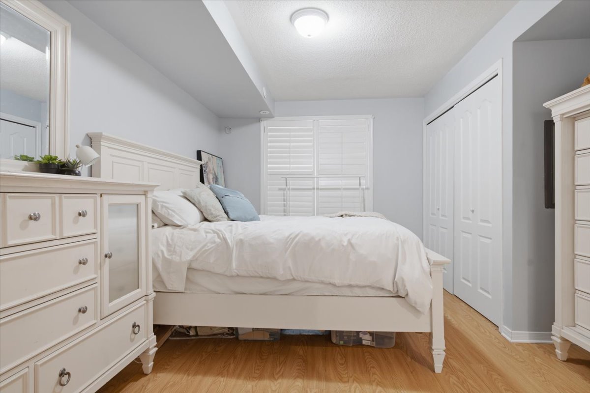 201-25 Strangford Lane, Toronto