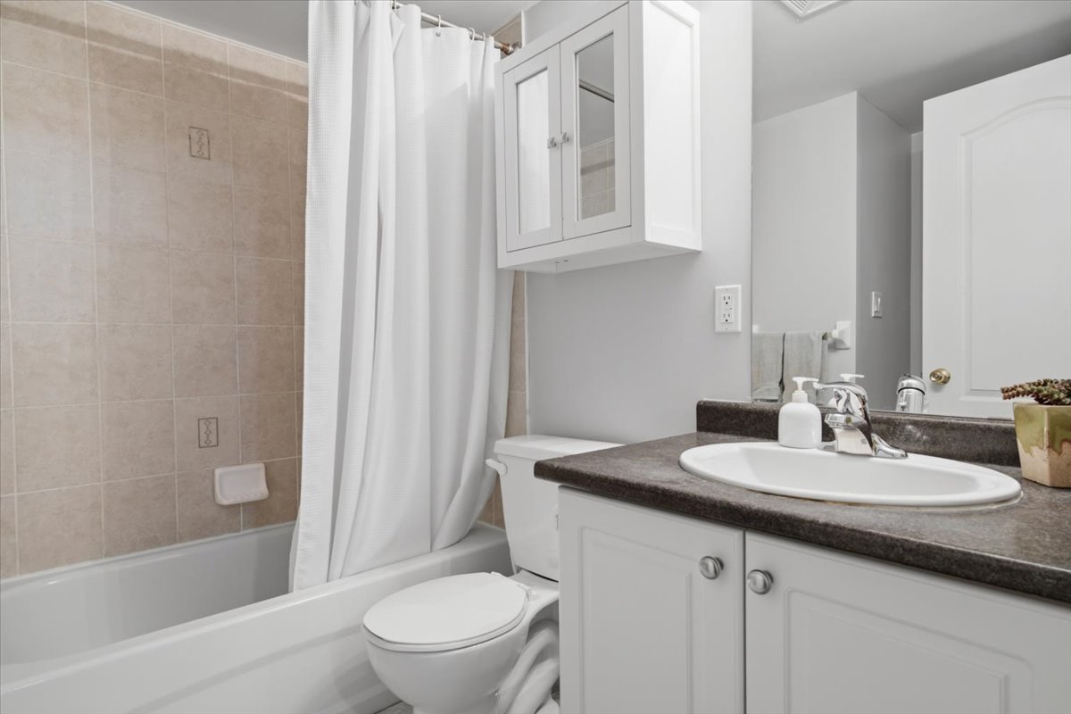 201-25 Strangford Lane, Toronto